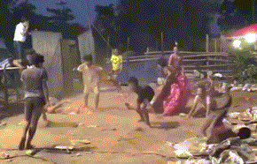搞笑GIF：我们村的街舞大赛，场面根本控制不住。